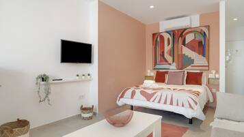 Iron/ironing board, WiFi, bed sheets