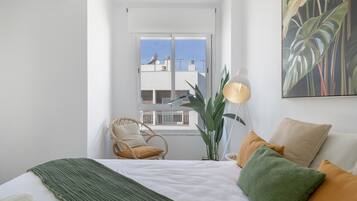 Iron/ironing board, WiFi, bed sheets