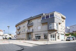 Exterior - 'San Mateo Loft' Studio with Communal Pool, Wi-Fi, and Air Conditioning (Tarifa)