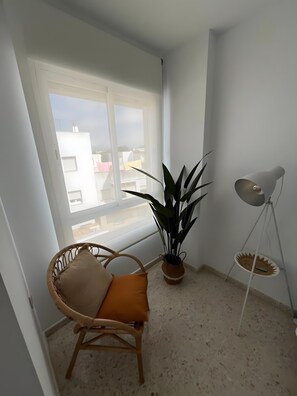 Interior - 'San Mateo Loft' Studio with Communal Pool, Wi-Fi, and Air Conditioning (Tarifa)