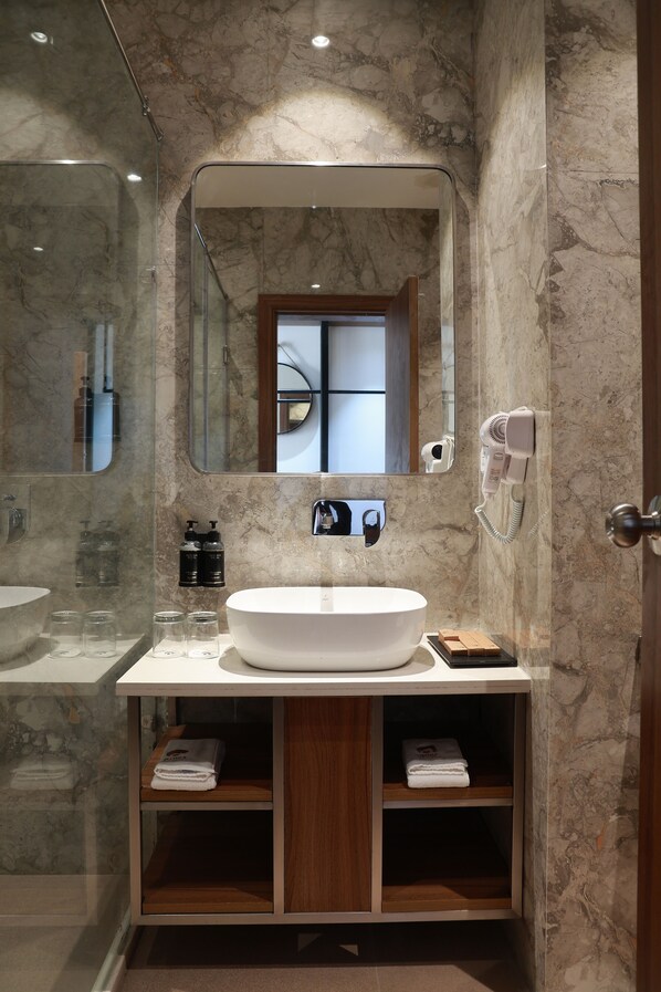 Free toiletries, hair dryer, slippers, towels - The Omnia Convention by Tivoliu (Gurugram)