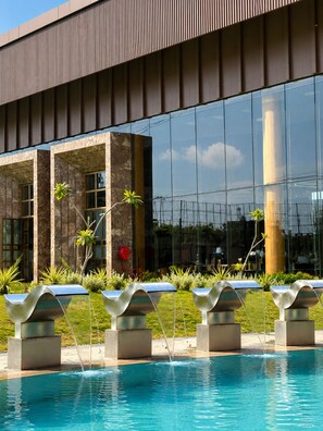 Indoor pool - The Omnia Convention by Tivoli (Gurugram)
