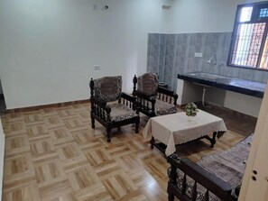 Living area - Panchmukhi Home Stay  (Varanasi)