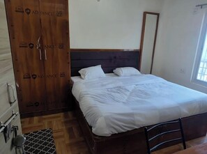 デラックス ダブルルーム バルコニー シティビュー | デスク、WiFi (無料)