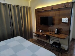 デラックス ダブルルーム バルコニー シティビュー | デスク、WiFi (無料)