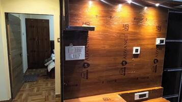 デスク、WiFi (無料)