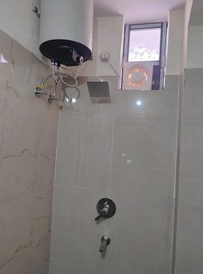 Free toiletries, towels, soap, shampoo - Panchmukhi Home Stay (Varanasi)