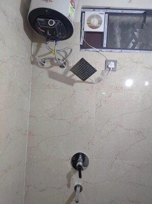 バスアメニティ (無料)、タオル、石鹸、シャンプー