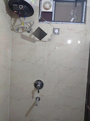 Free toiletries, towels, soap, shampoo - Panchmukhi Home Stay  (Varanasi)