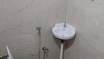 バスアメニティ (無料)、タオル、石鹸、シャンプー