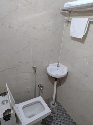 バスアメニティ (無料)、タオル、石鹸、シャンプー