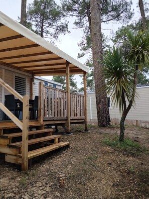 Terrace/patio - Mobile home in a 4-star campsite in Cap Ferret managed by a private individual  (Lège-Cap-Ferret)