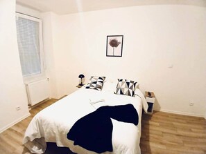 Iron/ironing board, WiFi, bed sheets - Apartment F1 orchid (Mulhouse)