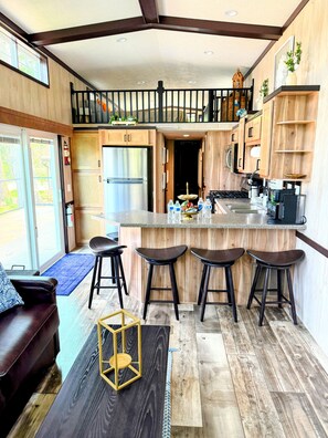 Fridge, microwave, oven, stovetop - MTM Premier - The Funky Duo combines Funky Island and Funky Jungle—two side-by-side lakefront properties sleeping 12 total. A bright park model and cozy log cabin with shared campground amenities, perfect for larger groups. (Portage)