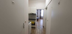 Basic Apartment | Private kitchen | Fridge, microwave, oven, stovetop - Group Stay 3 Apts Near Enkplatz (Vienna)