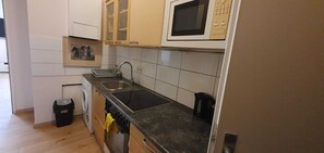 Basic Apartment | Private kitchen | Fridge, microwave, oven, stovetop - Group Stay 3 Apts Near Enkplatz (Vienna)