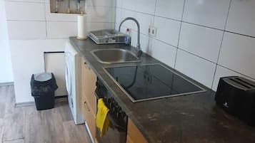 Basic Apartment | Private kitchen