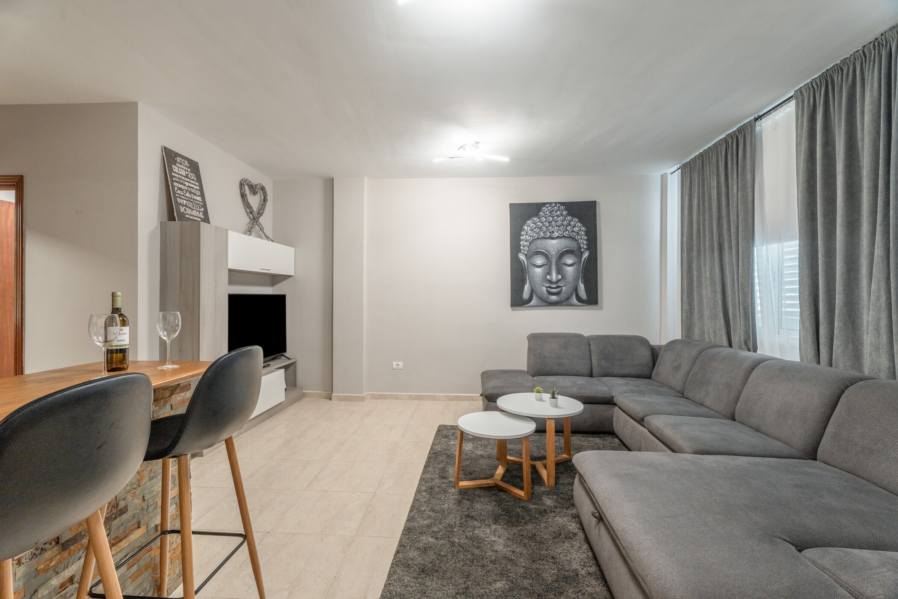 Télévision, cheminée