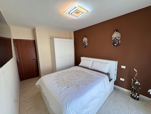 Bügeleisen/Bügelbrett, WLAN, Bettwäsche