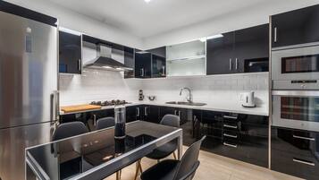 Fridge, microwave, oven, stovetop