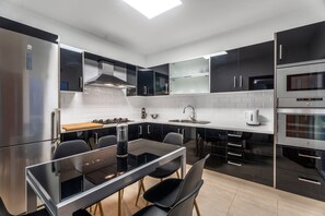 Fridge, microwave, oven, stovetop - Holiday Home 'Las Cucharitas' with Sea View, Chill-Out Terrace (La Guancha)
