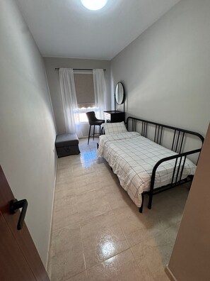 Ferros/tábuas de passar roupa, Wi-Fi, roupa de cama