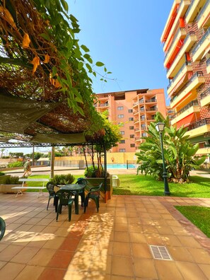 Outdoor dining - Remo Beach 2 by Residea (Torremolinos)