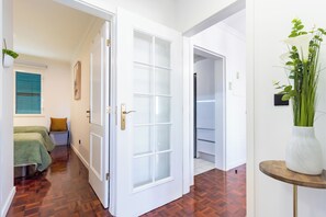 2 habitaciones, tabla de planchar con plancha y wifi gratis 