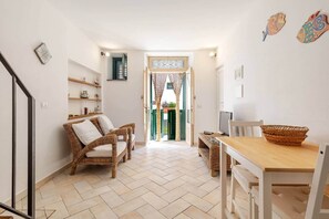 Interior - Pietra Longa - Apartment with sea-view terrace (Lipari)