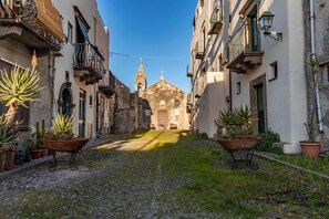 Property grounds - Pietra Longa - Two-room apartment with sea-view terrace (Lipari)