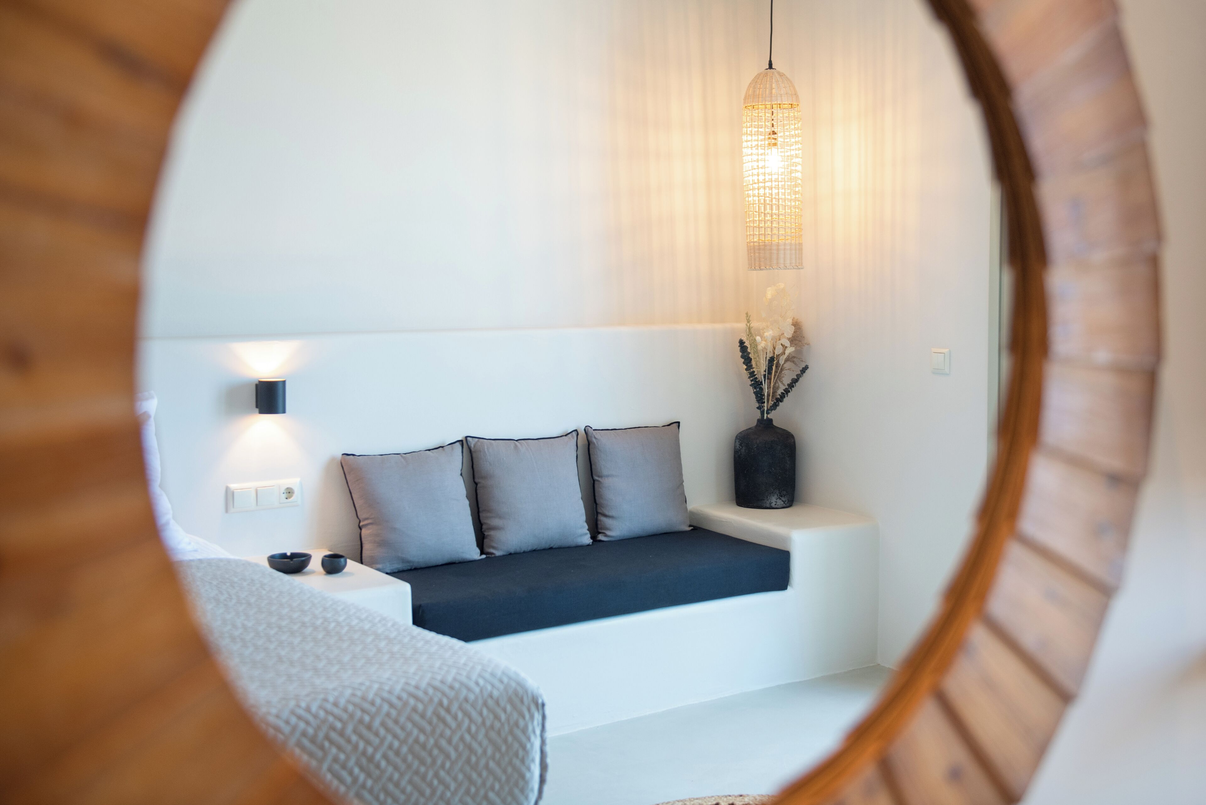 Suite – junior, sjøutsikt | Safe på rommet, individuelt dekorert, individuelt innredet og lydisolert