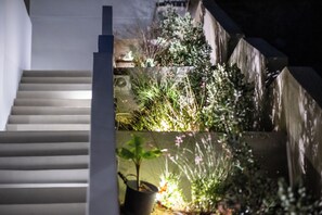 Courtyard view - Althea Anafi Suites  (Chora)