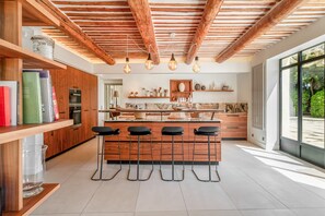 Fridge, microwave, oven, stovetop - Mas de la Source – Prestigious Provençal Retreat with Heated Pool, Landscaped Garden, A/C (Verquières)