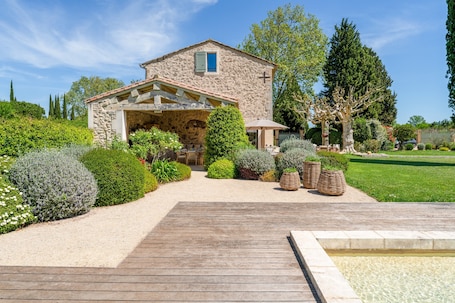 Exterior. Mas de la Source – Prestigious Provençal Retreat with Heated Pool, Landscaped Garden, A/C
