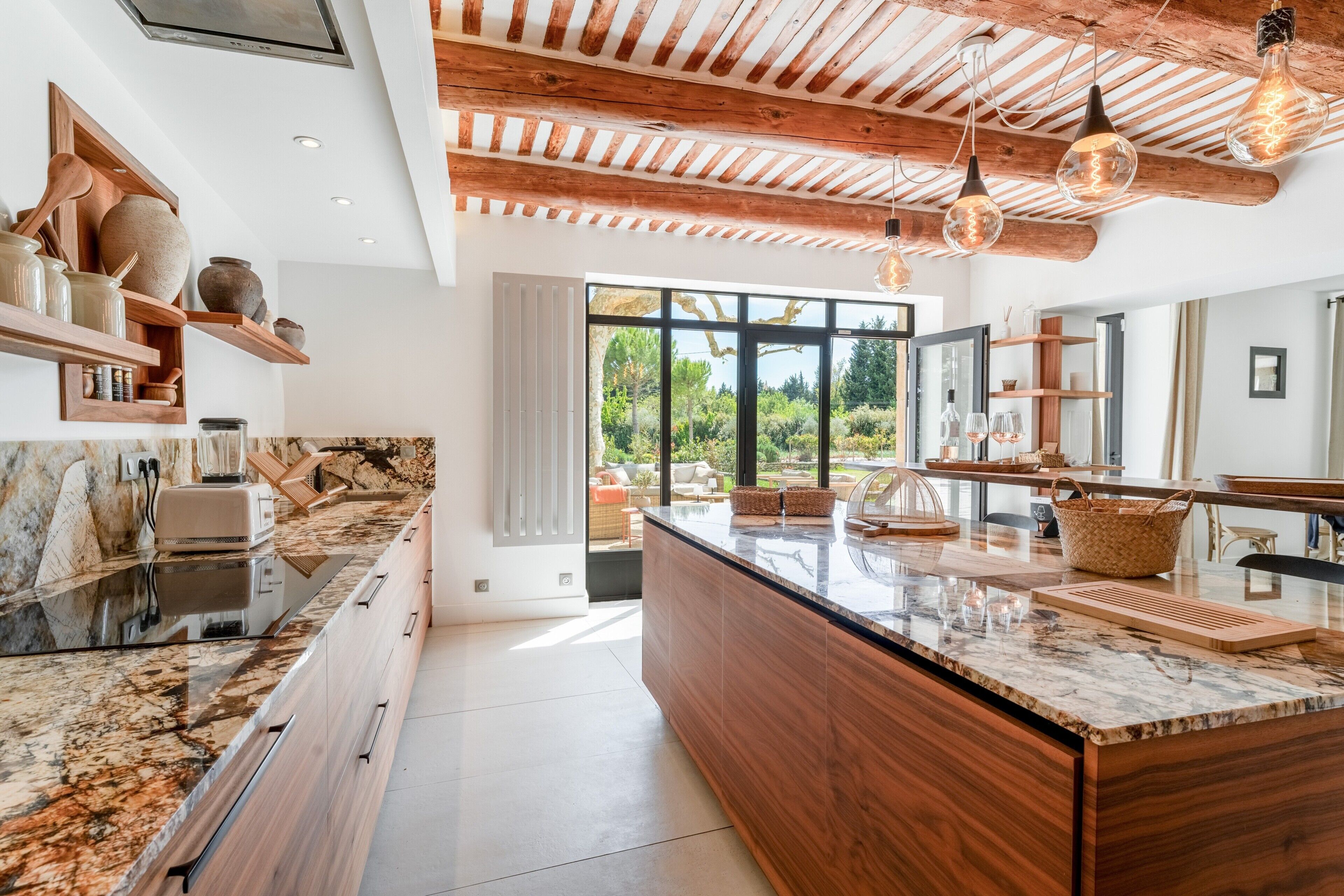 雪櫃、微波爐、焗爐、爐具