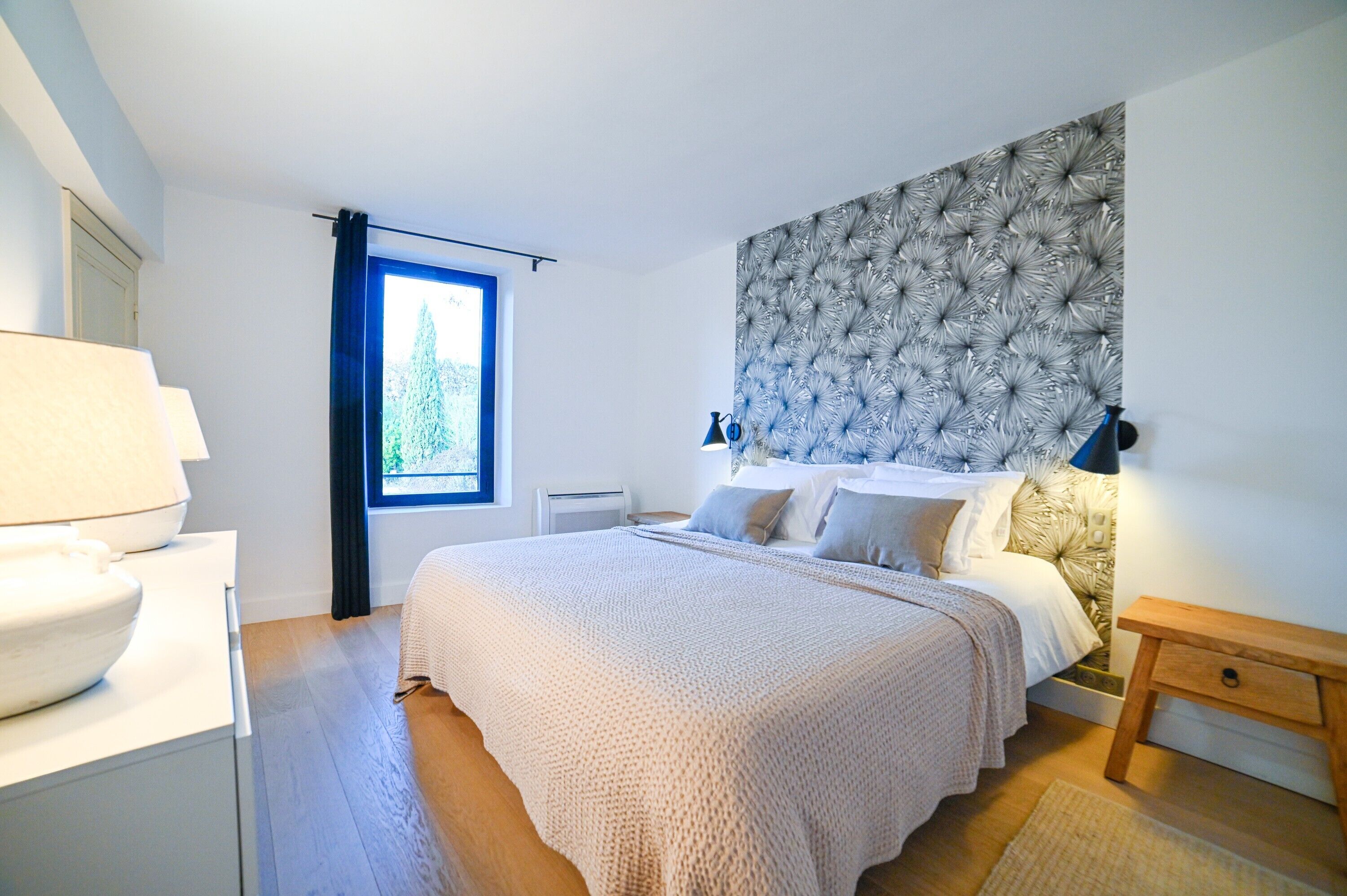 6 quartos, ferros/tábuas de passar roupa, Wi-Fi, roupa de cama