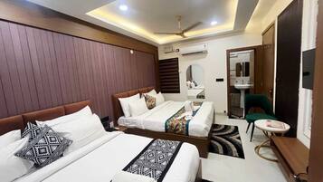 Family Room | Free WiFi, bed sheets