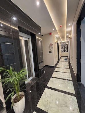 Interior entrance - The Golden Taj Vrindavan (Vrindavan)