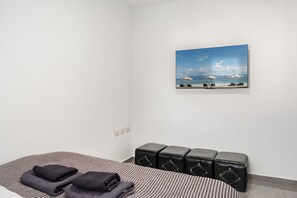 Iron/ironing board, WiFi, bed sheets - Yarkon Sea-front Escape with Parking (Tel Aviv-Yafo)