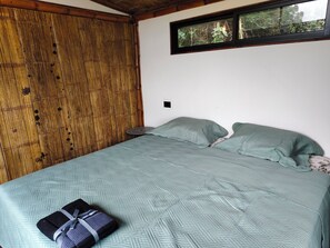 2 bedrooms, bed sheets