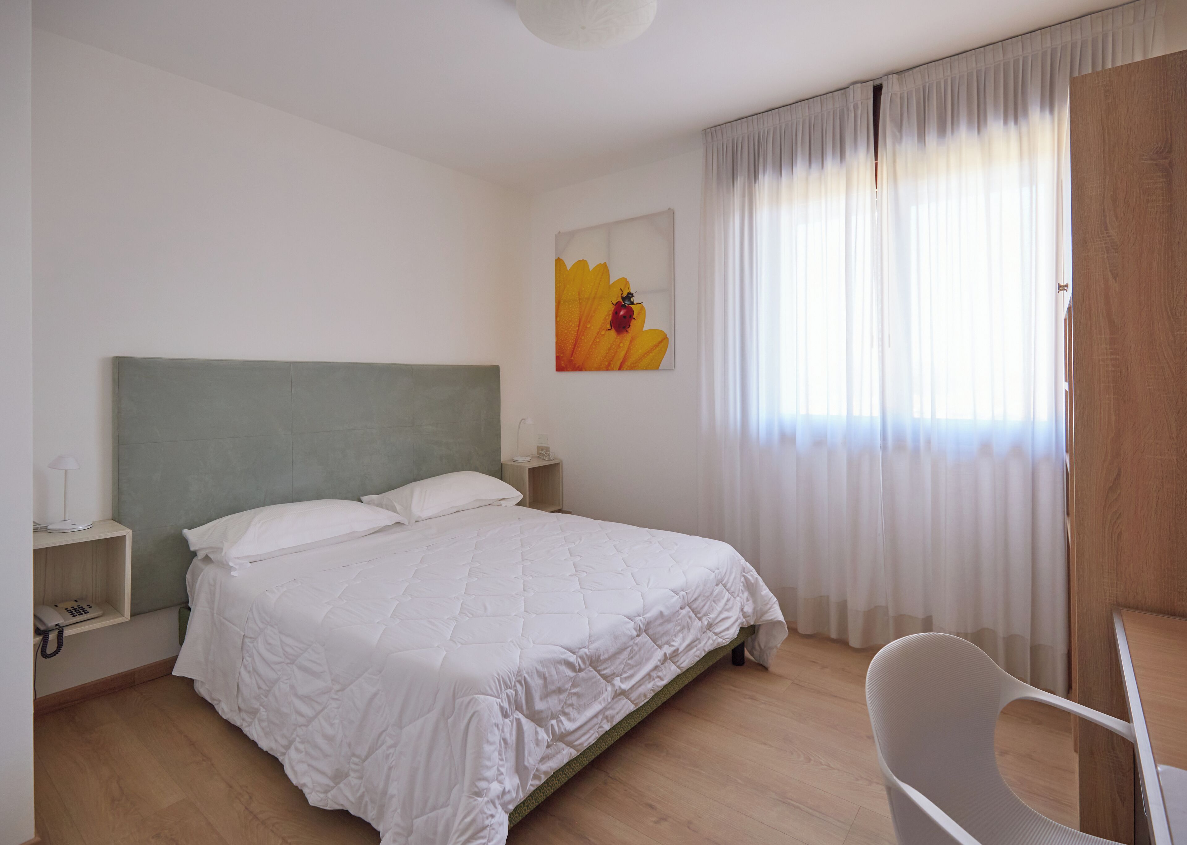 In-room safe, free WiFi, wheelchair access