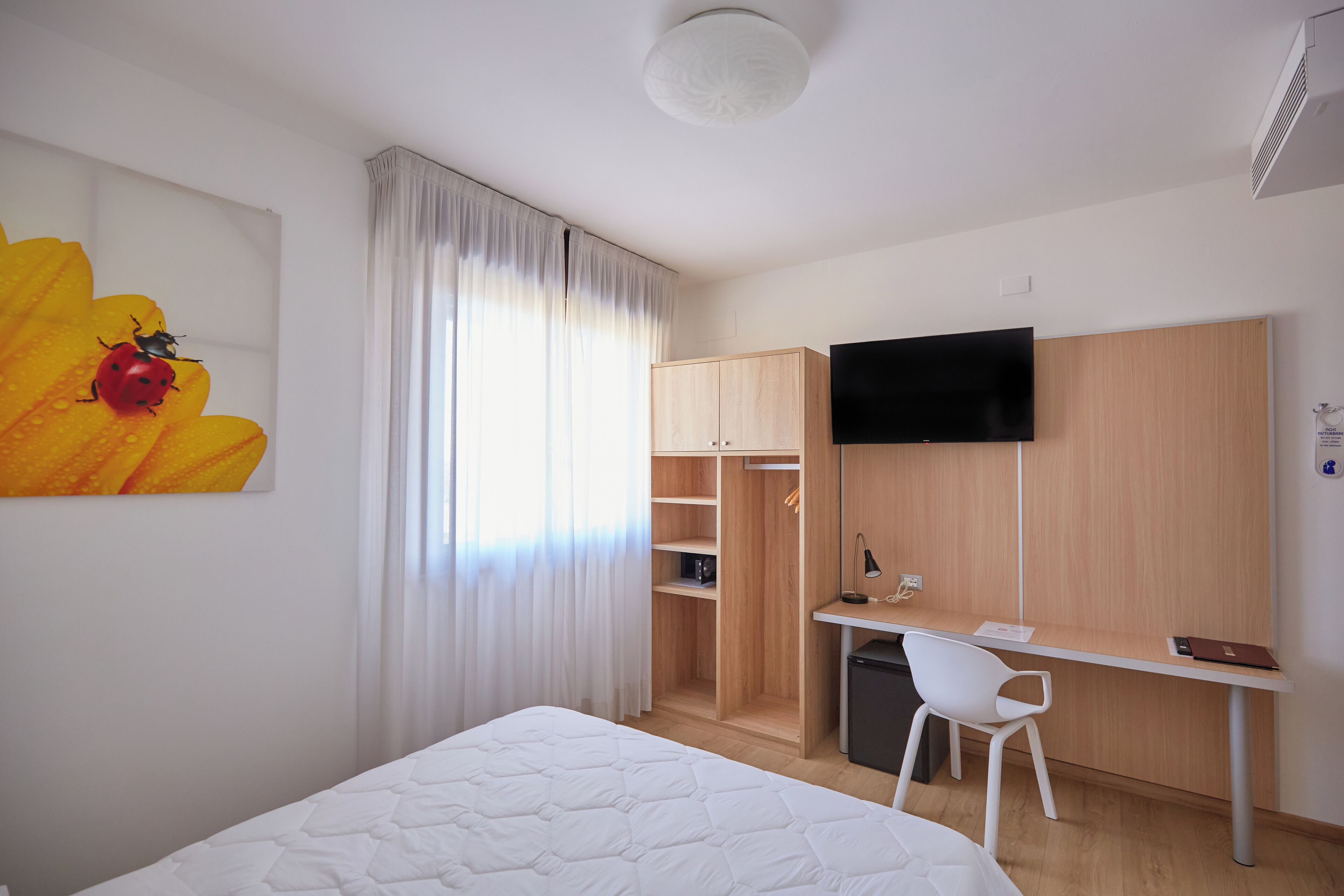 Classic Twin Room | In-room safe, free WiFi, wheelchair access