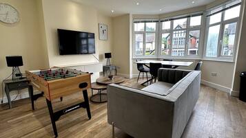 Apartment, 2 Bedrooms | Room amenity