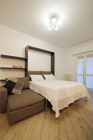 1 bedroom, iron/ironing board, free WiFi, bed sheets - Eri-kasa | Elegant studio apartment with balcony and wi-fi (Milano)