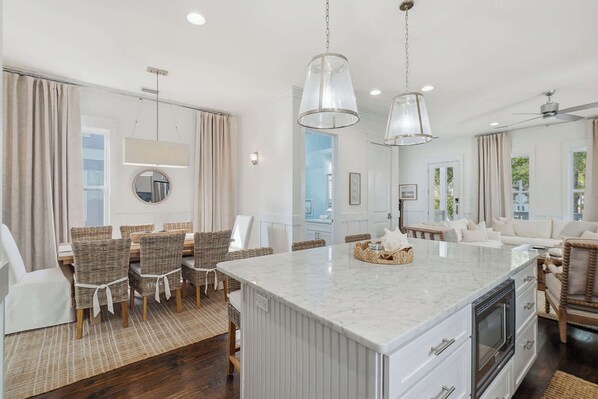 Dining - The Stars & The Sand- Luxury- 4 Bikes-Heated Pool (Santa Rosa Beach)