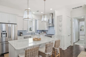 Fridge, microwave, oven, stovetop - The Stars & The Sand- Luxury- 4 Bikes-Heated Pool (Santa Rosa Beach)