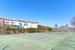 Sport court - The Cali : Terrace • Parking • Pool • A/C (Villeneuve-Loubet)