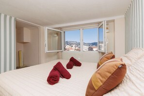 Iron/ironing board, WiFi, bed sheets - The Nova : Cannes CityCenter • Parking • Quiet (Cannes)