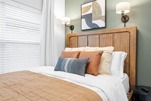 Tabla de planchar con plancha, wifi y ropa de cama 