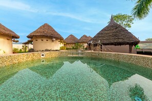 Outdoor pool - Alaya Stays Forest Mud House (Haridwar)